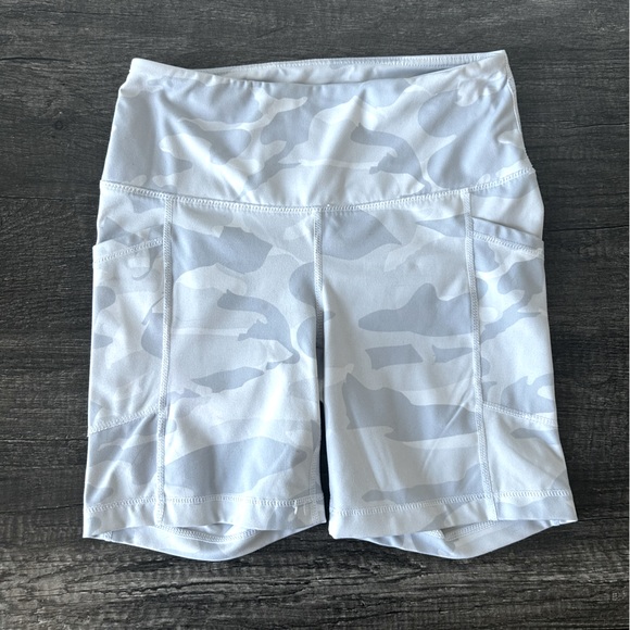 90 Degrees by Reflex | White Camo Shorts - Picture 1 of 4